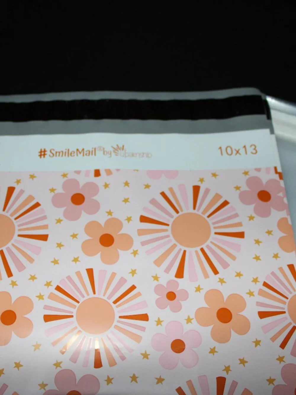 50 pcs - 25 10x13 Sunburst Print Poly Mailers & 25 10x13 Clear Packing Bags